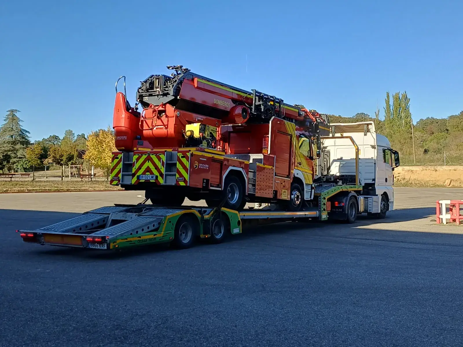 Grúas Solano retirando un vehículo de bomberos