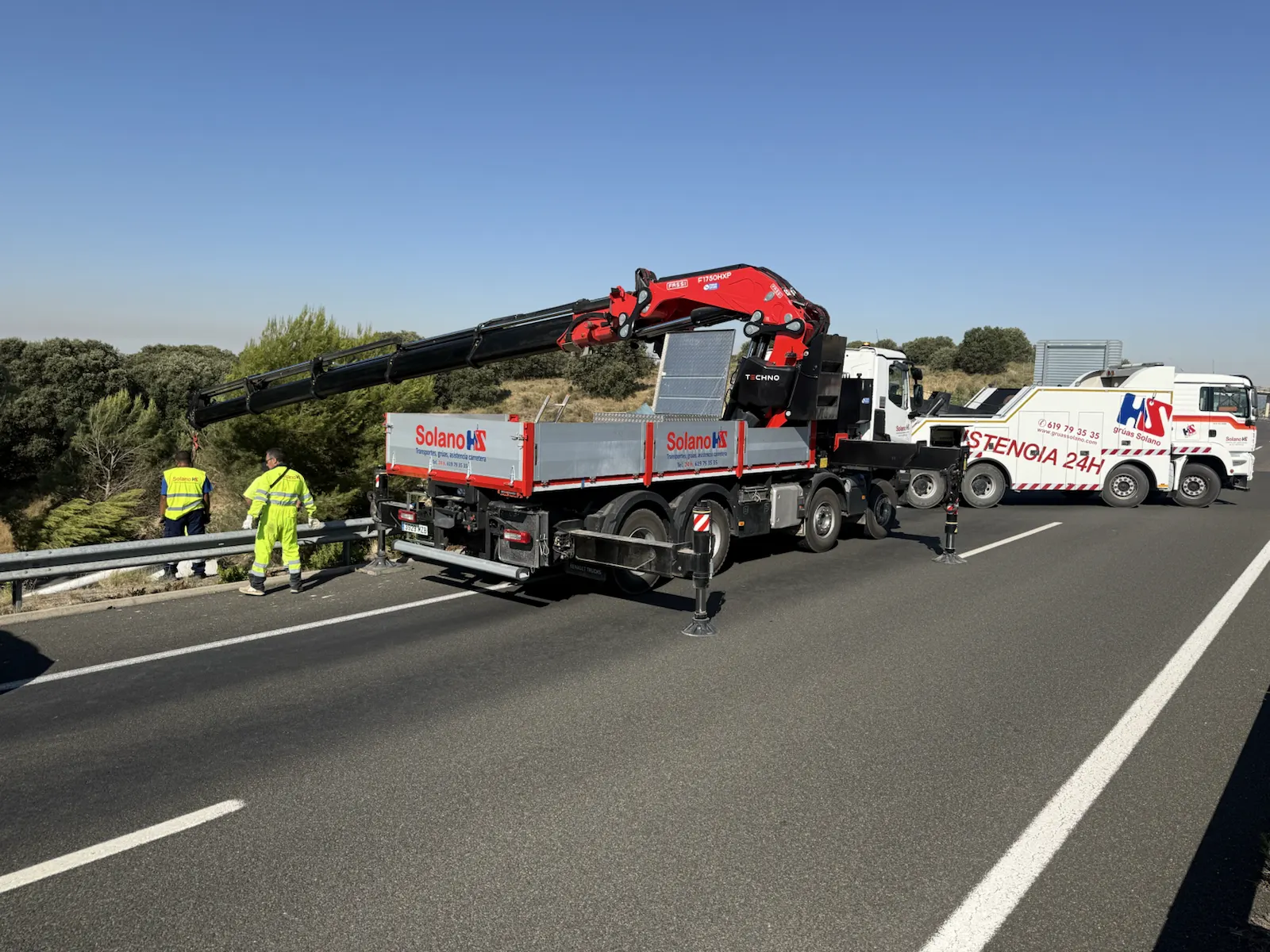 Rescate de camión volcado en autopista
